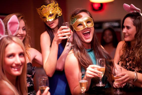 5 Best Vacation Spots for Single Women Who Love to Party